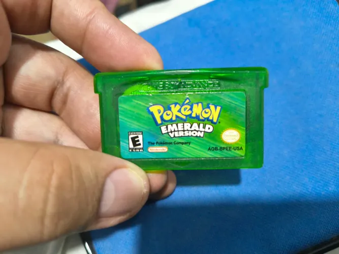 Pokémon Emerald Version Game Boy Advance