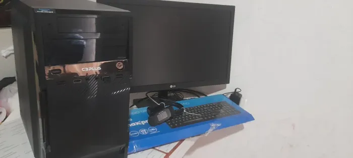 Computador semi novo. 600$
