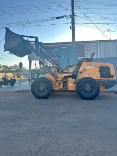 Pá Carregadeira Case W20F