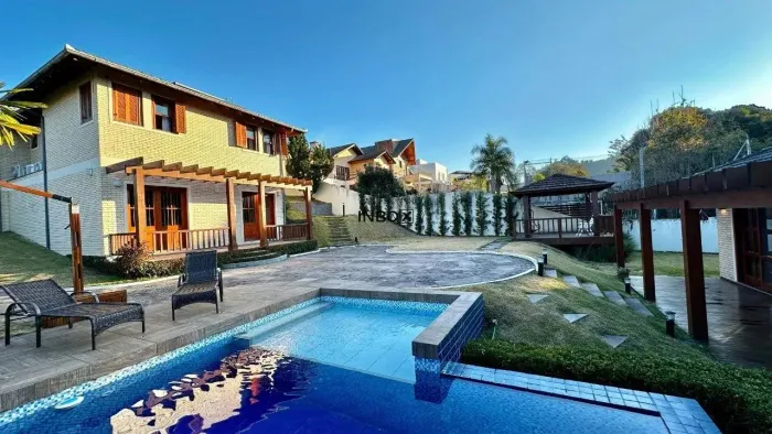 INBOX CIA IMOBILIÁRIA ALUGA - Casa com três quartos mobiliada na Garibaldina.