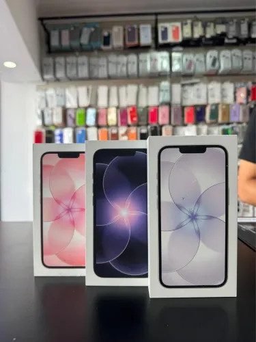iPhone 16e