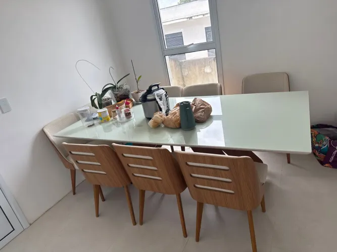 Mesa com 8 cadeiras