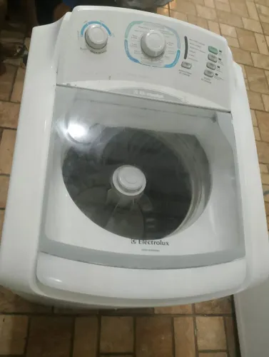Vendo esta maquina eletrolux 10 kg fuciona perfeitamente 