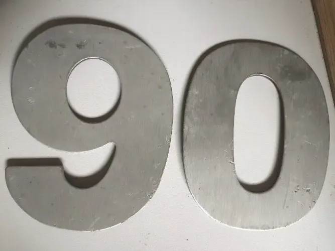 Dois Números com 13 cm de altura cada, 0 e 6 ou 9 - DESAPEGO