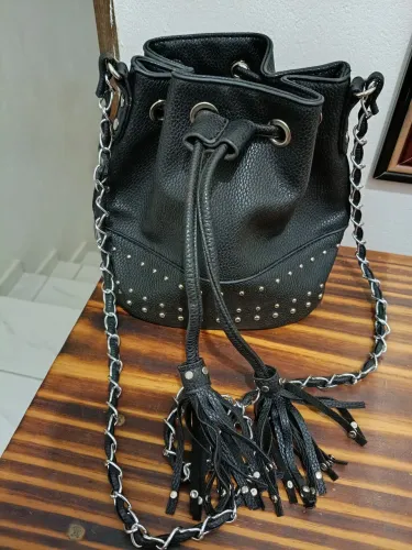 Bolsa Saco Tachas Preta