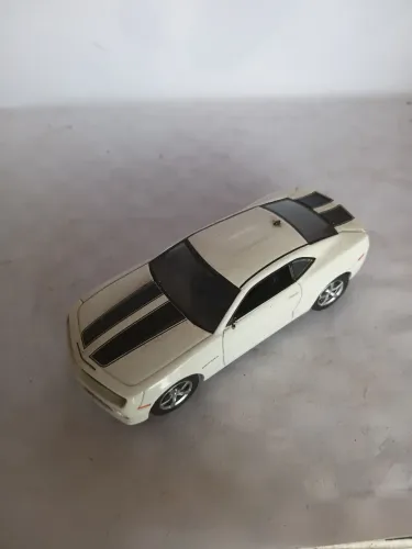 Miniatura camaro sem retrovisor