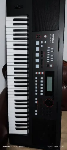 Teclado musical marca Roland