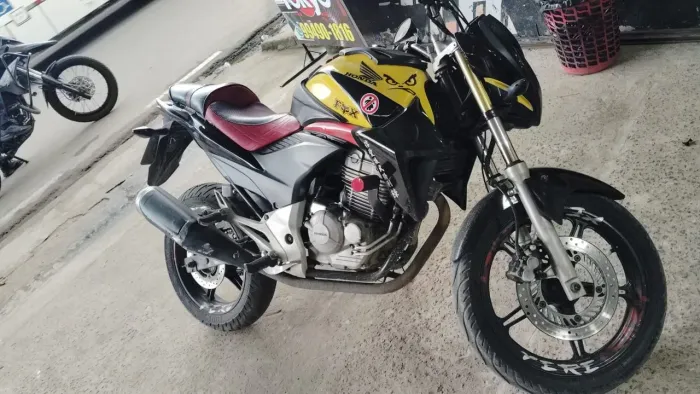 Moto cb 300