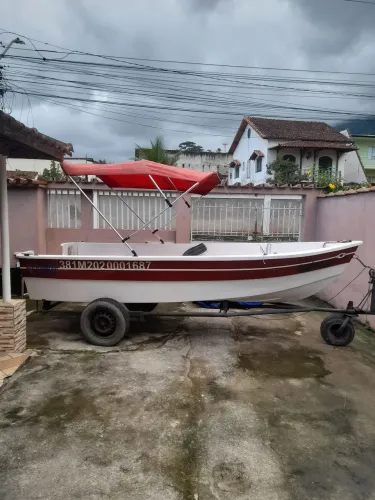 Vende-se barco com motor