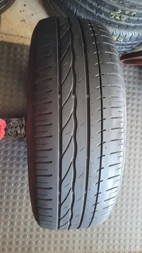 Um pneu 185/60/15 Bridgestone meia vida não reaberto (220 em 2× no ct