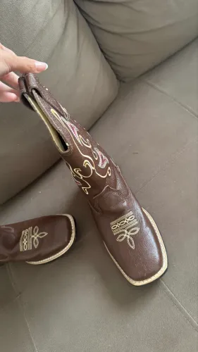 Bota nova número 37