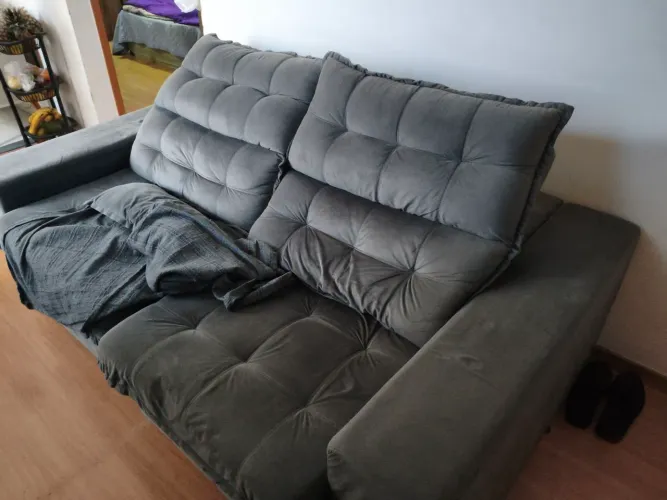 Sofá retatratil, usado com detalhes, 2 metros