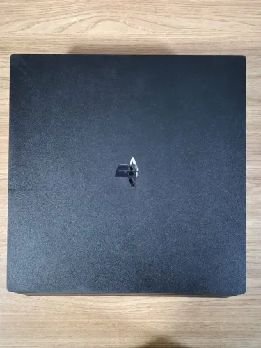Console Sony PlayStation 4 PRO + 7 Jogos e Dois Controles Originais