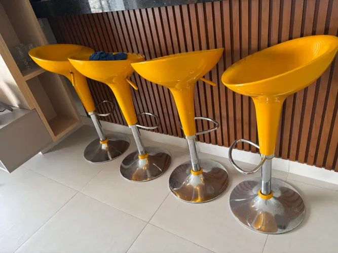 Banqueta amarela