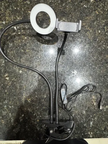 Suporte flexível de celular com ring light pra vídeos de streamers