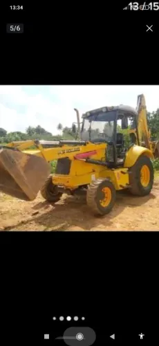 Retroescavadeira LB90 New Holland 2011