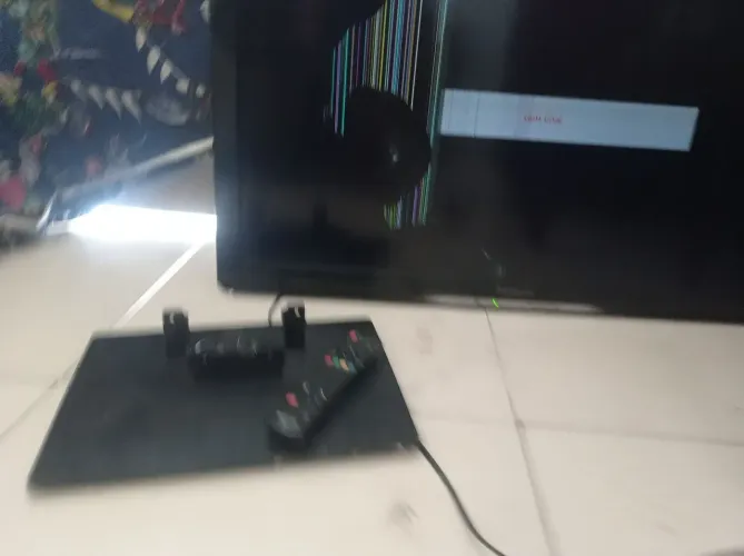 Tv Panasonic viera tela pela metade