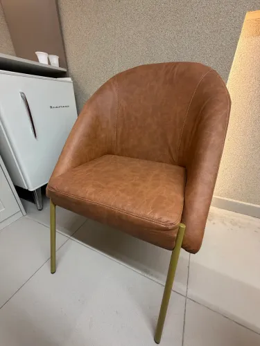 Poltrona Estofada Premium - Design Moderno | Excelente Estado