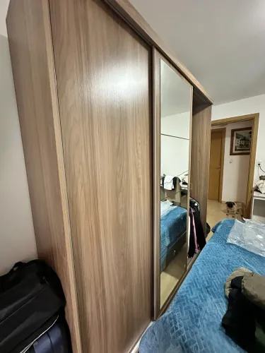 ? Guarda-roupa com espelho - R$ 700,00