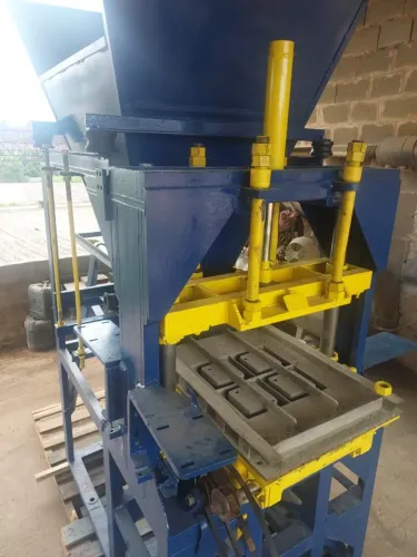 MAQUINA DE BLOCO DE CONCRETO 