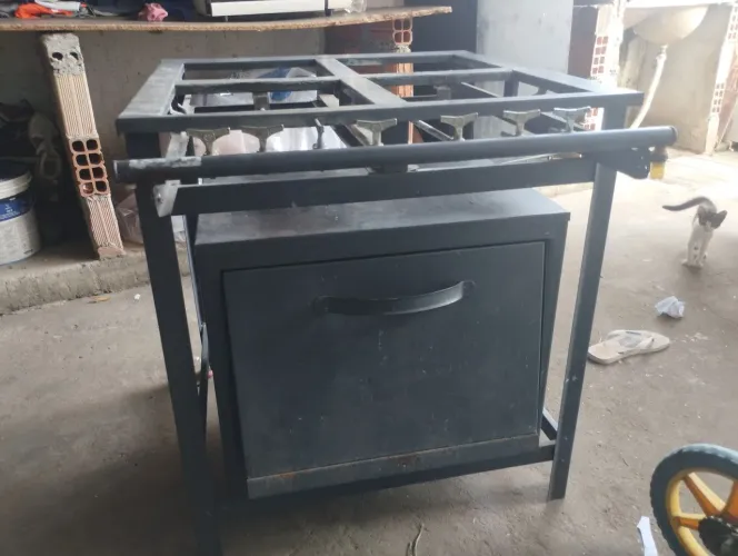 Fogão industrial 4 bocas com forno