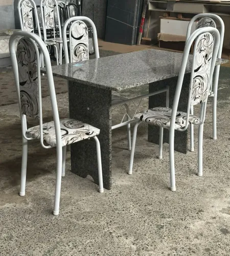 Mesa de jantar 4 Cadeiras Com tampo e pés em granito - Nova e Embalada!!