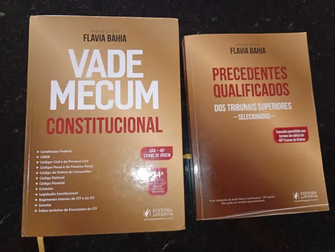 Vendo Vade Mecum e precedentes qualificados para o exame da OAB.