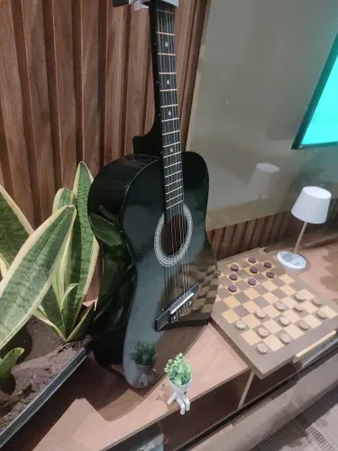 Violão bem conservado