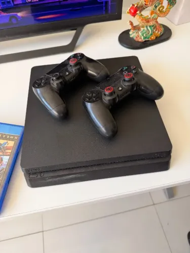Playstation 4 - 2 controles e 3 jogos