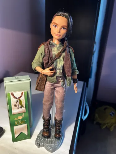 Ever After High Hunter Huntsman Doll Básico