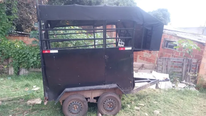 Vendo carretinha de cavalo dois eixo nova