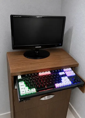 Monitor Samsung 14 polegadas e Teclado RGB