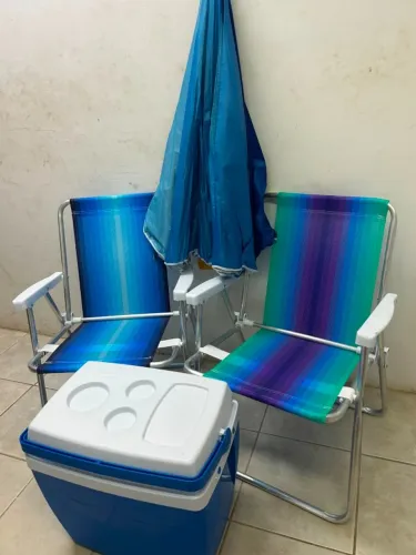 KIT CADEIRA DE PRAIA , COOLER, GUARDA SOL - TUDO NOVO
