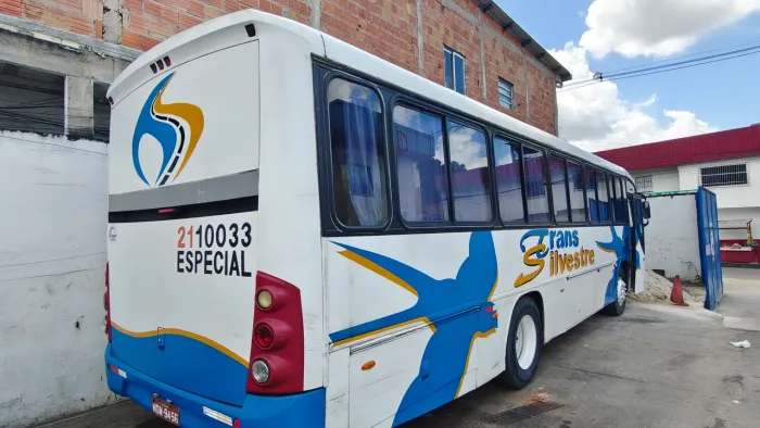 VENDE SE ÔNIBUS COMIL 2010