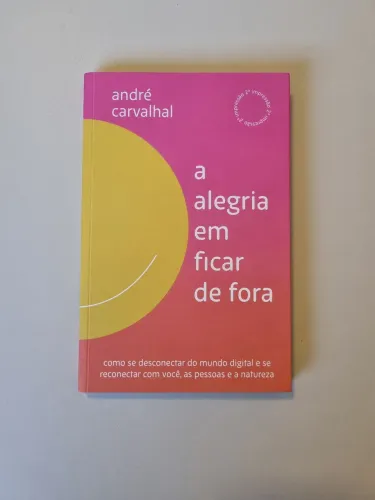 Livro A alegria em ficar de fora