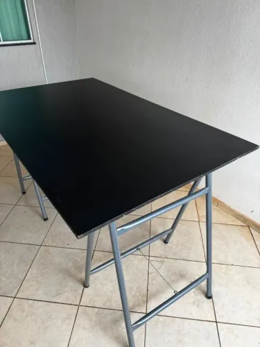 2 cavaletes e 1 placa mdf