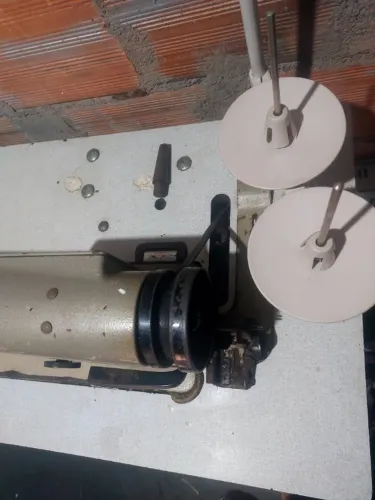 Maquina de costura semi-industrial