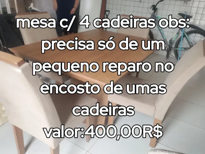 Mesa com 4 cadeiras 
