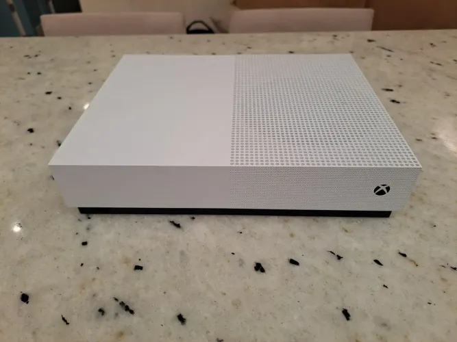 XBOX One S All Digital 1 Tera - Troco por versão com leitor de discos