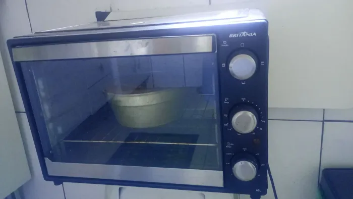 Vendo um forninho 40lt Britânia em ótimo estado de uso