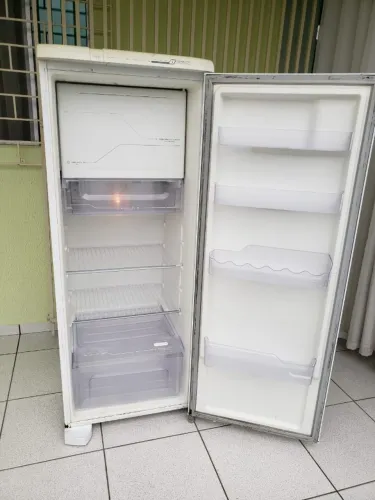 Torro Geladeira Frost Free Electrolux 110 Volts Usado Com Defeito Leia o Anúncio