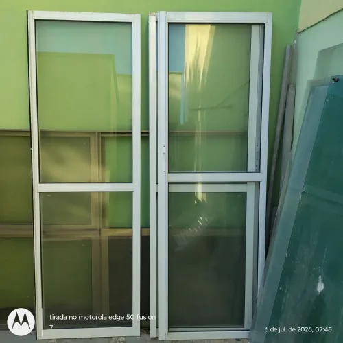 Vendo porta de alumínio branco