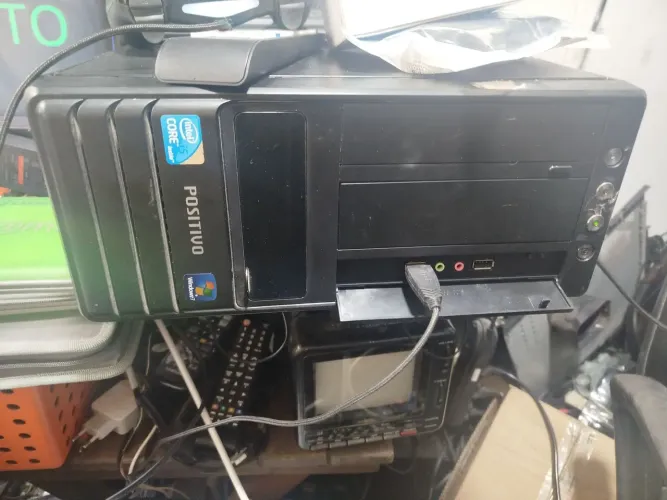 Vendo PC completo com monitor de 22 pol LEIA A DESCRIÇÃO