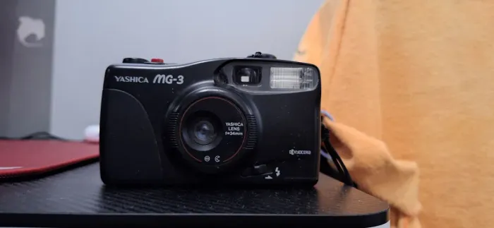 Câmera Yashica MG-3 