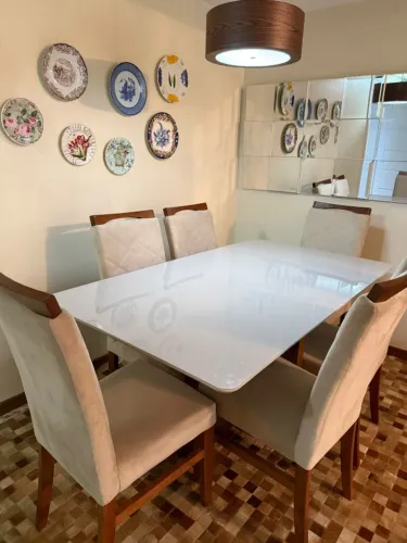 Vendo Mesa de jantar retangular ,medidas :1,60x0,90cm ,ela está com uma rachadura 