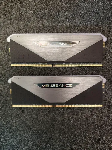 Memória RAM 64GB (2x32GB) Corsair Vengeance RT RGB 3200MHz/3600MHz Excelente Estado