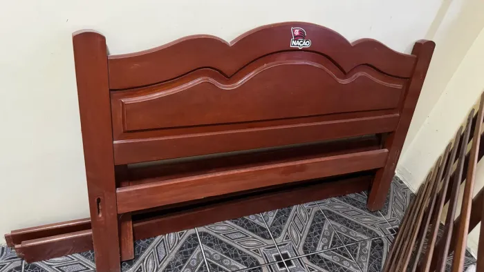 Cama de madeira+porta