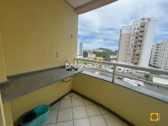 Apartamento com 2 quartos e vaga de garagem na Trindade