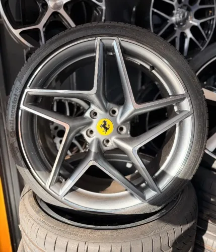Roda Ferrari F8 Aro 21/22