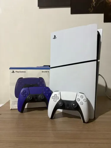 PS5 Slim mídia digital 2 controles